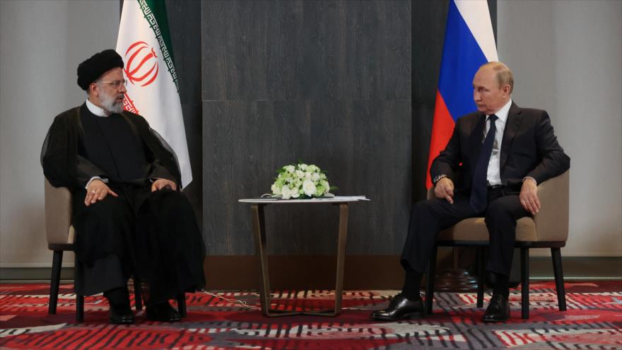 El presidente de Irán, Seyed Ebrahim Raisi, y su par ruso, Vladímir Putin, se reúnen en Samarcanda, Uzbekistán, 15 de septiembre de 2022. 