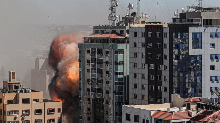 Un ataque aéreo israelí destuyó un edificio en Gaza que daba cobijo a medios de comunicación, incluido oficinas de AP y Al Jazeera, 14 de octubre de 2023.
