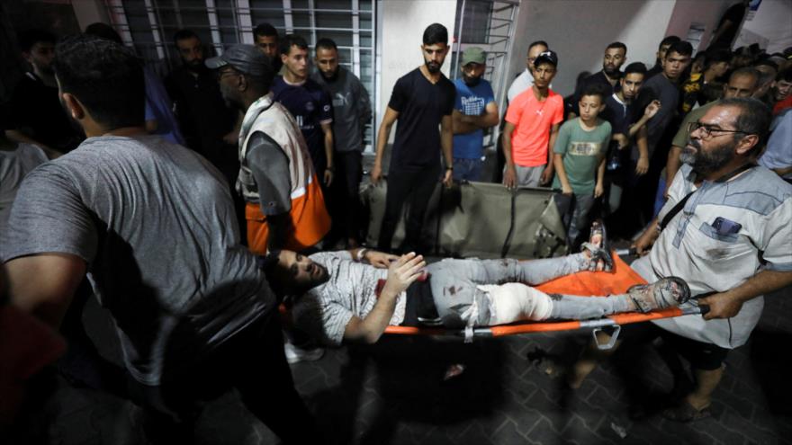 Un herido recibe asistencia después de un ataque aéreo israelí contra el hospital de Al-Ahli, Gaza, 17 de octubre de 2023. (Foto: Reuters)