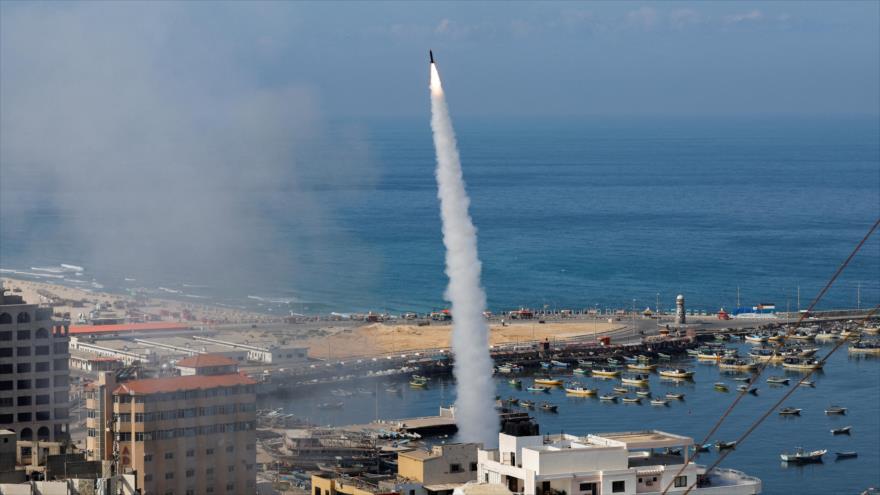 Cohete disparado por la Resistencia palestina contra las posiciones israelíes desde Gaza, 7 de octubre de 2023. (Foto: Reuters)