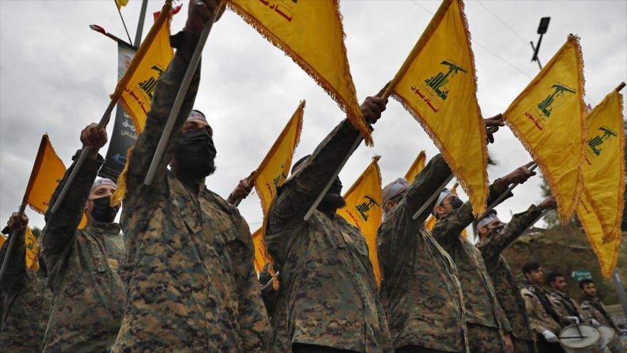 Combatientes de Hezbolá en una zona en el sur de Beirut, capital de El Líbano, 4 de enero de 2022. (Foto: AP)