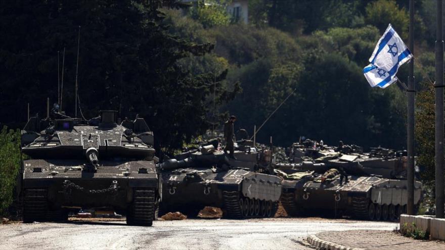 Una fila de los tanques israelíes en la Palestina ocupada. 