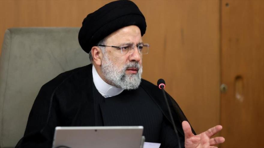 El presidente de Irán, Seyed Ebrahim Raisi, habla en una reunión con su Gabinete, Teherán, Irán, 22 de octubre de 2023.