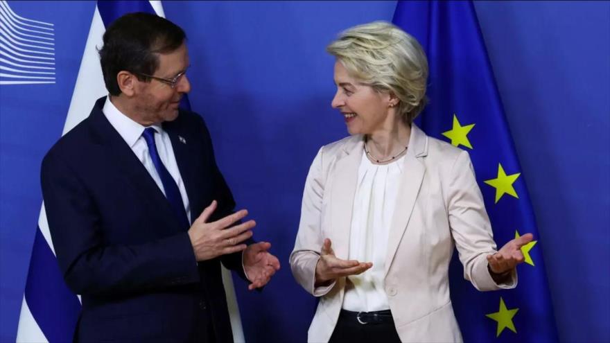 La presidenta de la Comisión Europea, Ursula von der Leyen, recibe al presidente israelí, Isaac Herzog, en Bruselas, el 25 de enero. (Foto: Reuters)