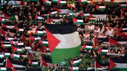 Hinchada del Celtic muestra apoyo a Palestina, pese a costarle multas