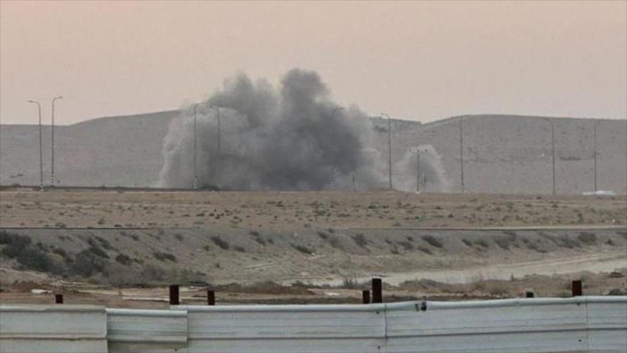 El momento del impacto de un cohete lanzado por combatientes de HAMAS cerca de la planta nuclear israelí de Dimona, 28 de octubre de 2023.