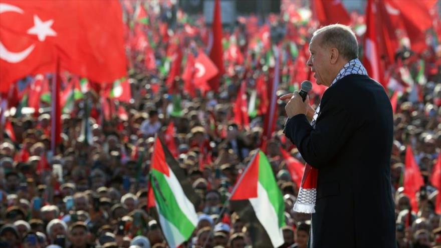 El presidente de Turquía, Recep Tayyip Erdogan, en una manifestación propalestina en Estambul, Turquía, 28 de octubre de 2023.