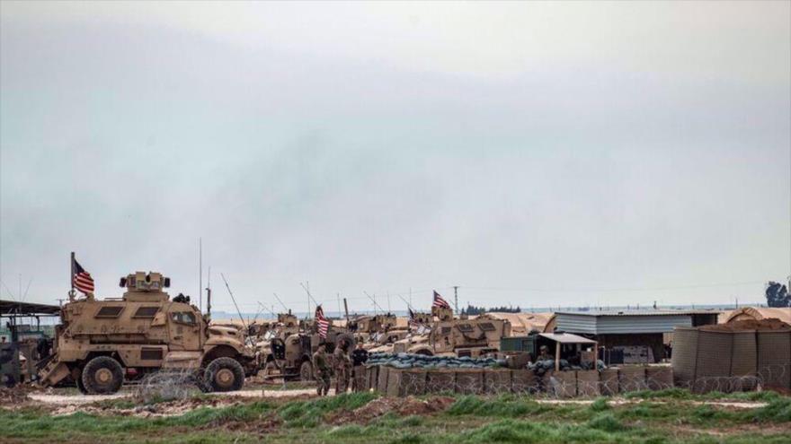 Imagen muestra soldados y vehículos militares estadounidenses en una base en la ciudad de Rmelan, en el noreste de Siria.