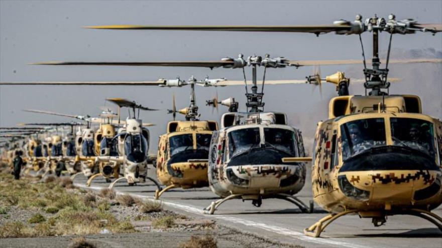 Helicópteros de la Fuerza Aérea de Irán durante la maniobra Eqtedar 1402 en la provincia de Isfahán, 27 de octubre de 2023.