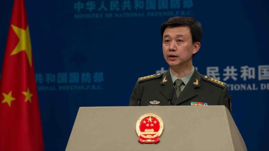 El portavoz del Ministerio de Defensa chino, Wu Qian, durante una rueda de prensa.