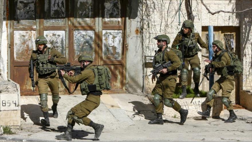 Soldados israelíes en las afueras de la aldea de Tubas, en Cisjordania. (Foto: AFP)