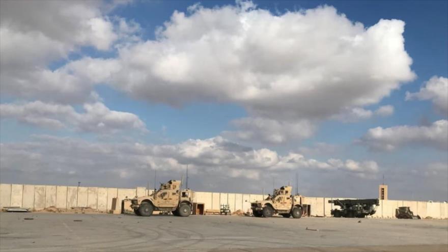 Vehículos militares de soldados estadounidenses en la base aérea de Ain al-Asad en la provincia de Al-Anbar, en Irak, 13 de enero de 2020. (Foto: Reuters)