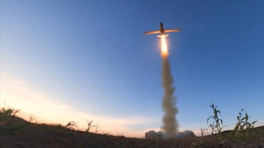 El momento de lanzamiento de un dron yemení. (Foto: AFP)