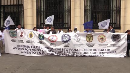 Gremios de salud de Perú protestan para pedir incremento de presupuesto