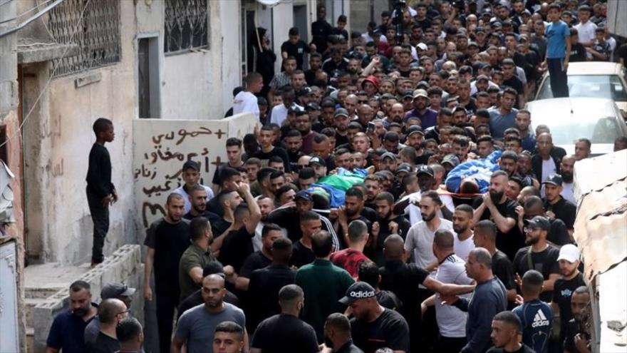 Funeral de un joven palestino, abatido en una operación del régimen de Israel en Cisjordania ocupada. Foto: EFE