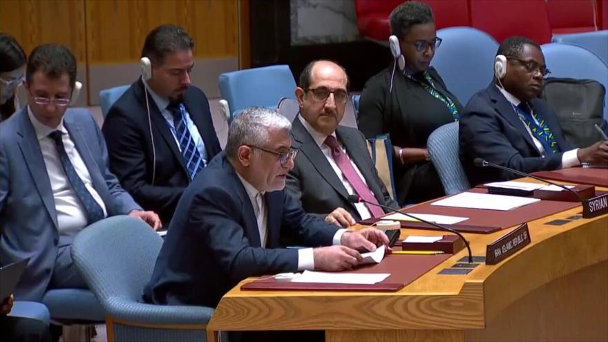 El representante permanente de Irán ante la ONU, Amir Said Iravani, habla durante una sesión del organismo. 