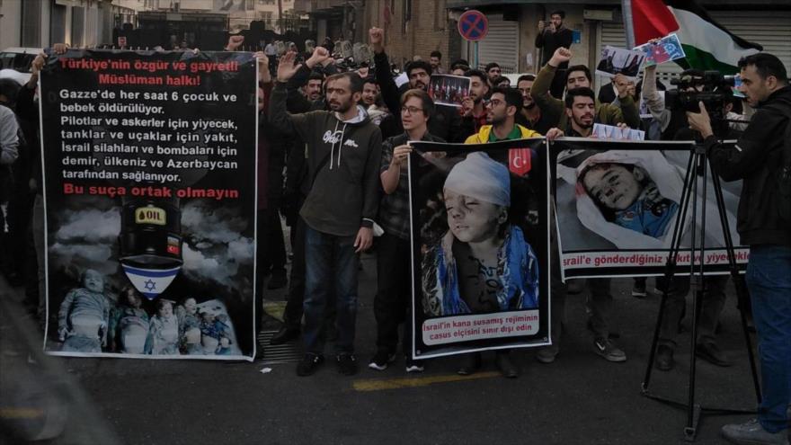 Estudiantes iraníes exigen a Turquía no exportar combustible a Israel | HISPANTV