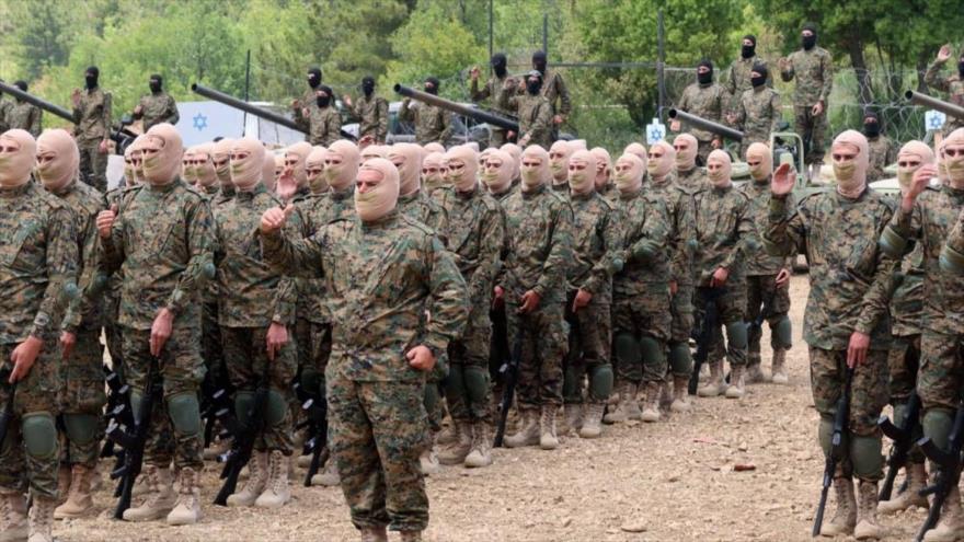 Hezbolá lleva a cabo un ejercicio militar en la aldea de Aramata, distrito de Yezin, al sur de El Líbano, 21 de mayo de 2023.