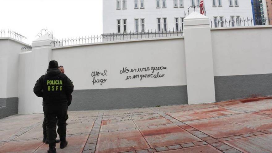 Activistas dejaron pintadas en la embajada de EE.UU. en Bolivia, 10 de noviembre