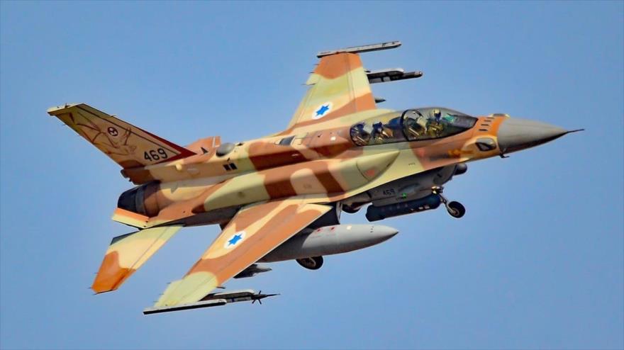 Avión F-16 israelí en pleno vuelo.