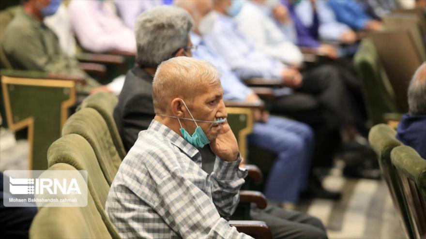 Algunas víctimas iraníes de los ataques químicos de Irak reunidos en un evento en la ciudad de Mashad. (Foto: IRNA)
