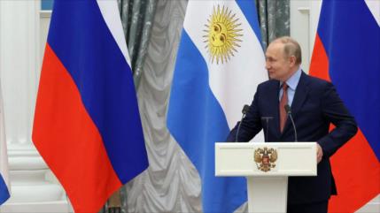 Rusia saluda a Milei por la victoria pero le hace dura advertencia