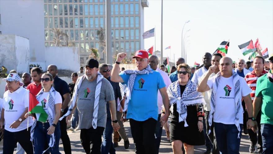 Díaz-Canel encabeza masiva marcha contra genocidio israelí en Gaza