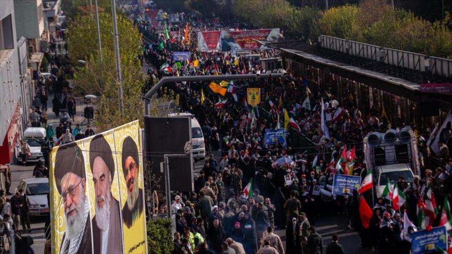 Miembros de Basich marchan en Irán en solidaridad con pueblo palestino