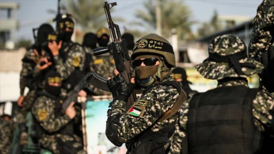 Combatientes de las Brigadas de Al-Quds, rama militar del movimiento Yihad Islámica Palestina, durante un desfile.