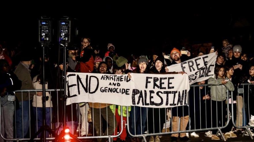 Manifestantes a Biden: “no puedes esconderte, te acusamos de genocidio” | HISPANTV