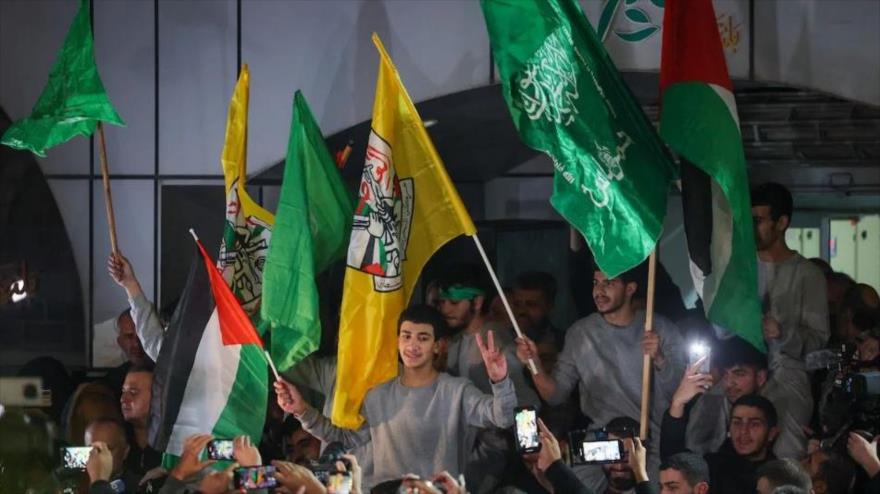 Un grupo de los prisioneros palestinos liberados por Israel como una parte de la tregua, 24 de noviembre de 2023.