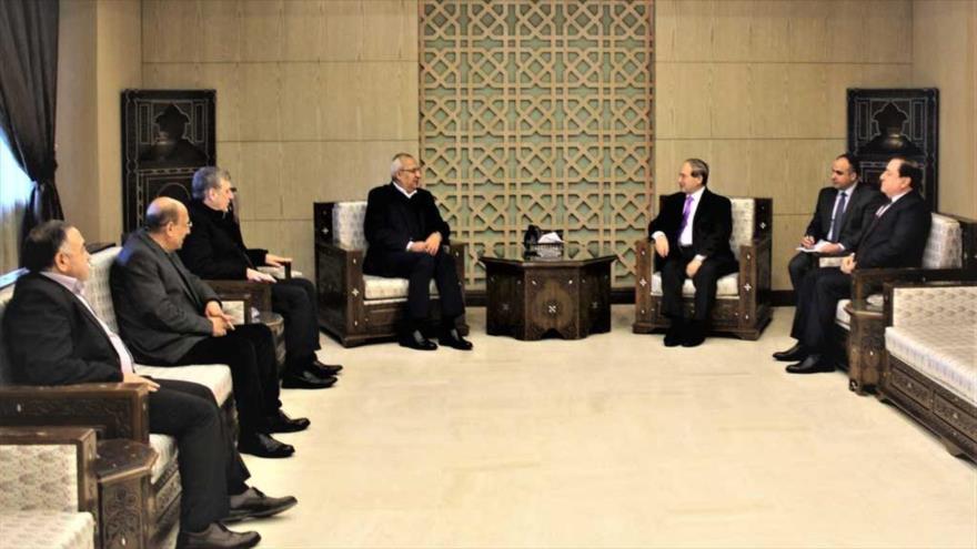 Canciller sirio, Faisal al-Miqdad, reunido con secretario general del Frente Popular para la Liberación de Palestina, Talal Naji, 25 de noviembre de 2023.