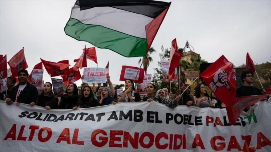 Estudiantes de escuelas secundarias y universidades se manifiestan en el centro de BArcelona en solidaridad con Palestina,6 de noviembre de 2023. 