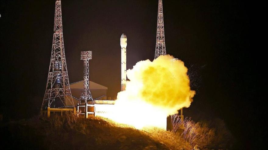 El lanzamiento de Malligyong-1, un satélite militar de vigilancia de Corea del Norte. 