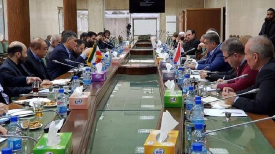 Irán y Siria anuncian abandonar el dólar en sus lazos comerciales.