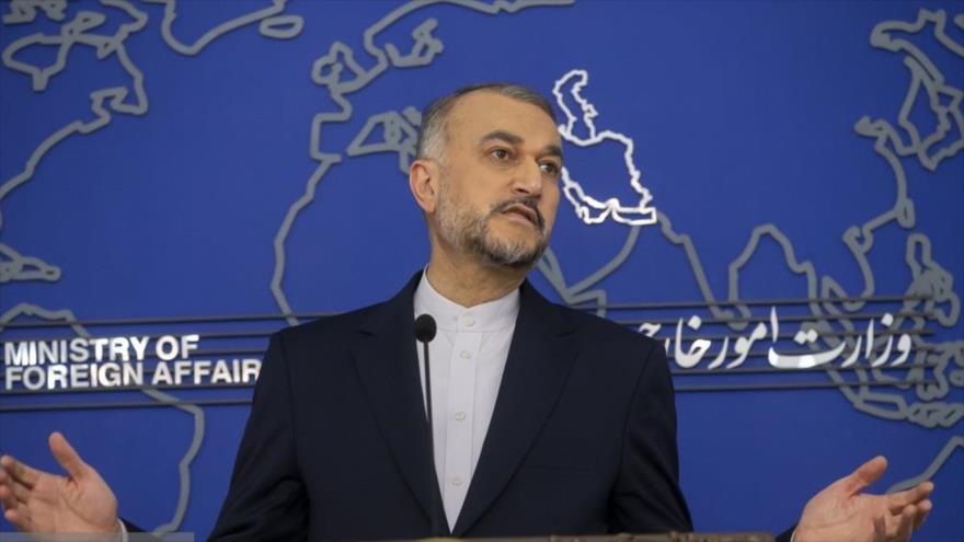 El canciller iraní, Hosein Amir Abdolahian, durante una rueda de prensa, Teherán, 23 de octubre de 2023. (Foto: FARS)