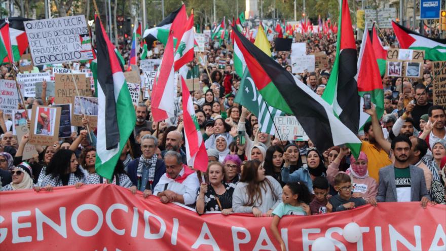 Protestan contra genocidio en Gaza ante sede de UE en Barcelona | HISPANTV