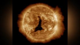 Foto muestra un gran agujero coronal en el Sol