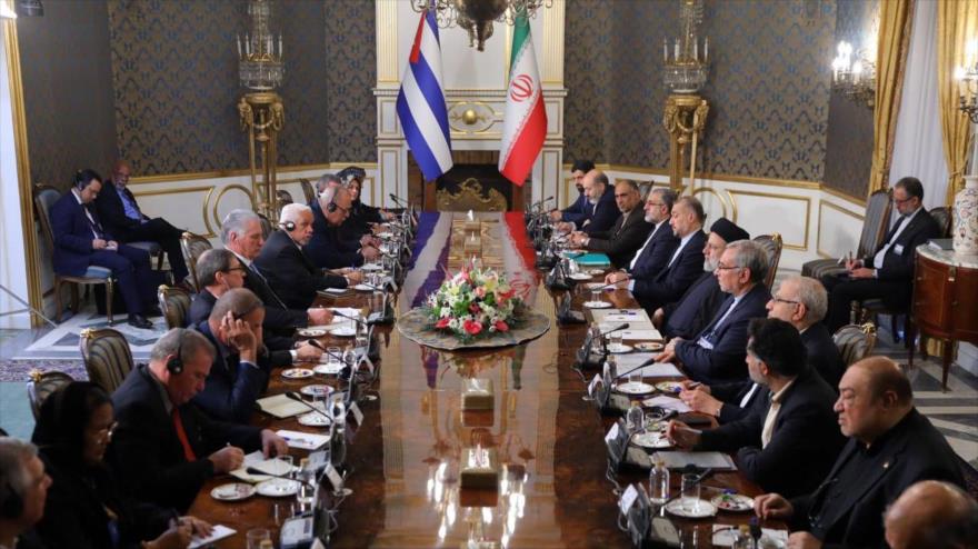 Una reunión de las delegaciones de alto nivel de Irán y Cuba en Teherán, la capital del país persa, 4 de diciembre de 2023. (Foto: president.ir)