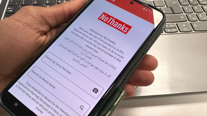 Un móvil que tiene instalada la aplicación No Thanks, diseñada por Google para ayudar a las personas a identificar productos vinculados a Israel.