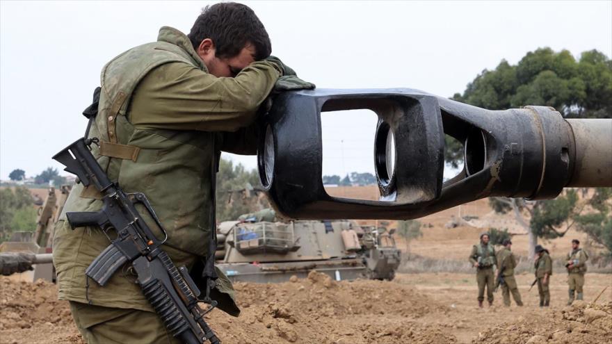 Soldados israelíes toman posiciones cerca de Franja de Gaza, 9 de octubre de 2023. (Foto: AFP)