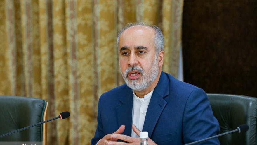 El portavoz de la Cancillería iraní, Naser Kanani, durante una reunión en Teherán, 26 de noviembre de 2023. (Foto: FARS)