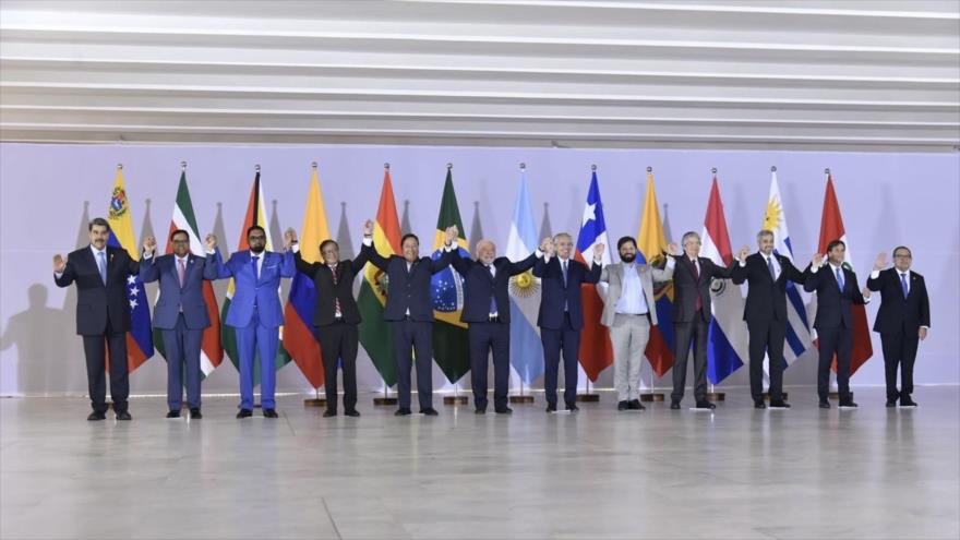 Presidentes de los países latinoamericanos en la cumbre de cumbre Unasur en Brasil, 30 de mayo de 2023.