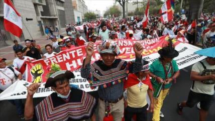 Marchas en Perú repudian a Dina Boluarte a un año en el poder 