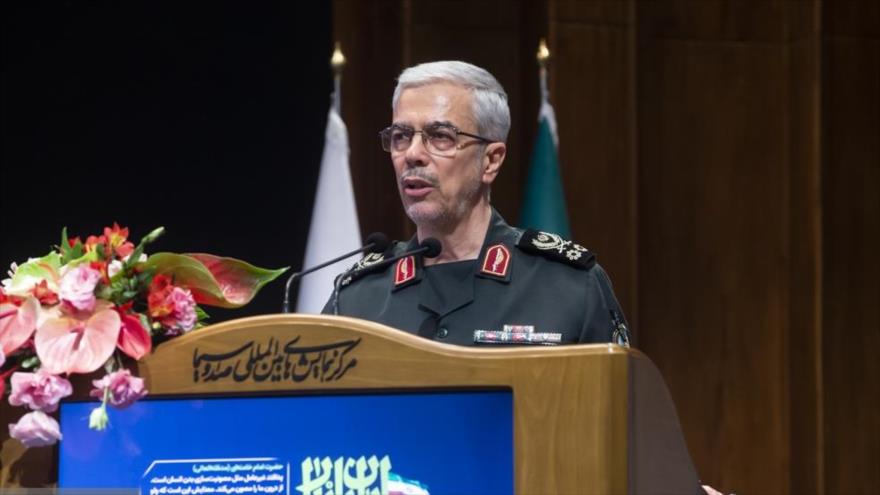 El jefe del Estado Mayor de las Fuerzas Armadas de Irán, Mohamad Hosein Baqeri, durante una conferencia, Teherán, 30 de octubre de 2023. (Foto: FARS)