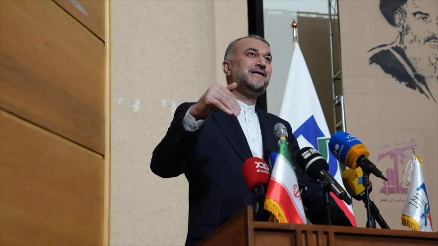 El canciller iraní, Hosein Amir Abdolahian, habla en la Universidad de Teherán, 9 de diciembre de 2023. (Foto: mfa.gov.ir)
