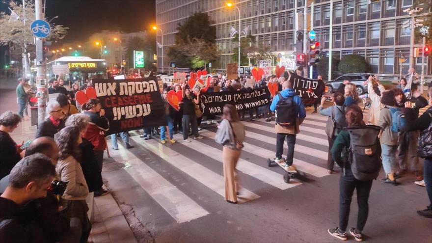 la manifestación de los israelíes en Tel Aviv y su petición para el fin de guerra, 9 de diciembre de 2023.