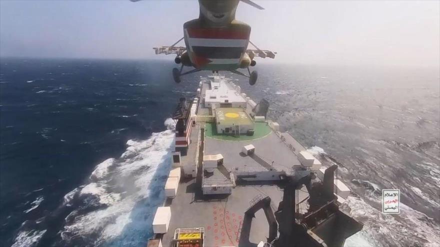 Un barco israelí incautado por las fuerzas yemeníes en el mar Rojo, noviembre de 2023.