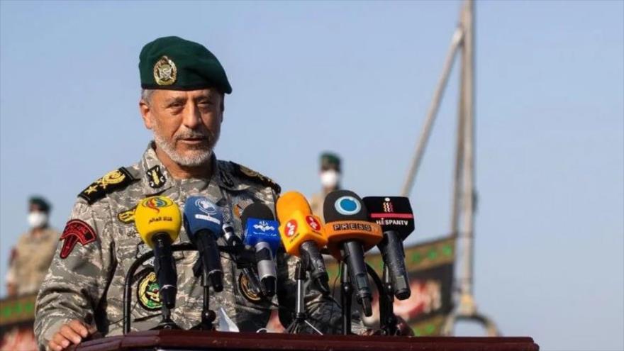 El comandante adjunto del Ejército de Irán para Asuntos de Coordinación, el contralmirante Habibolá Sayari.