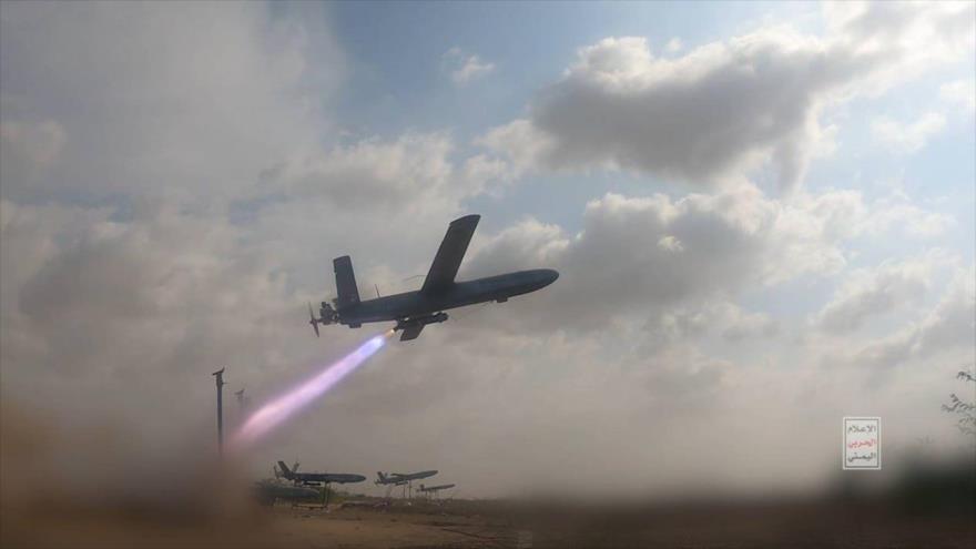 El momento de lanzamiento de un dron yemení Samad contra objetivos del régimen israelí
